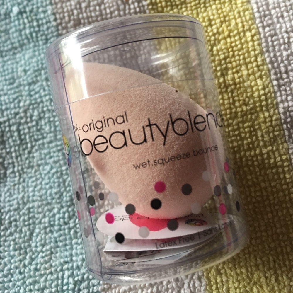 Mini beauty blender